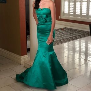 Sherri Hill emerald green dress